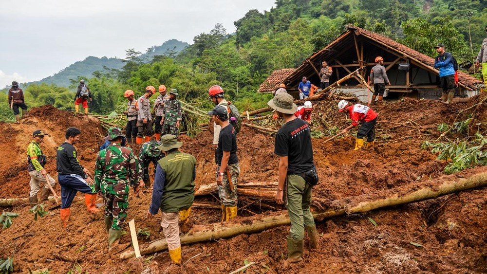 Detik-detik Mencekam! Longsor Jatinangor Kubur Warga