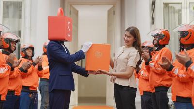 Heboh! Shopee Super Awards 2025 Antar Piala Langsung ke Rumah Pemenang!