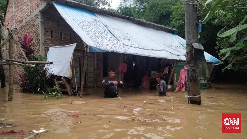 Tigaraksa Lumpuh! Banjir 1 Meter Putus Akses Warga