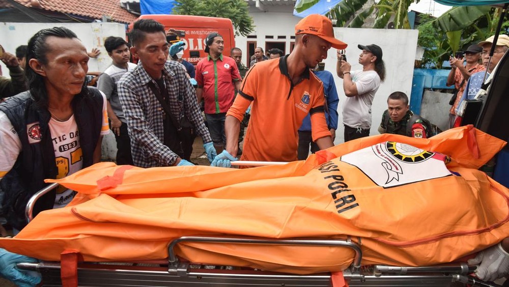 Horor Warakas: Satu Keluarga Tewas, Tubuh Melepuh Misterius!