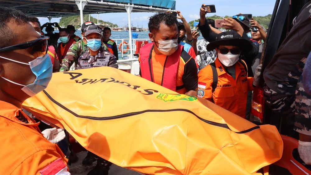 Misteri Terkuak! Cincin & Jam Tangan Ungkap Identitas Pelatih Valencia