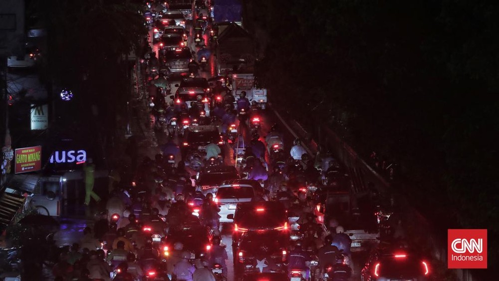 Jakarta Lumpuh! Banjir Bikin Macet Parah di Mana-Mana