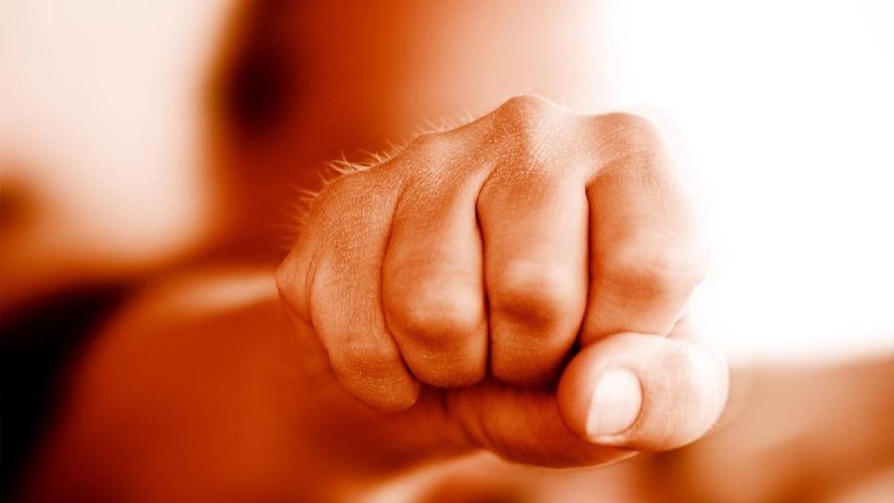 Ngeri! Petugas SPBU Dihajar Pria Ngaku Aparat di Jaktim