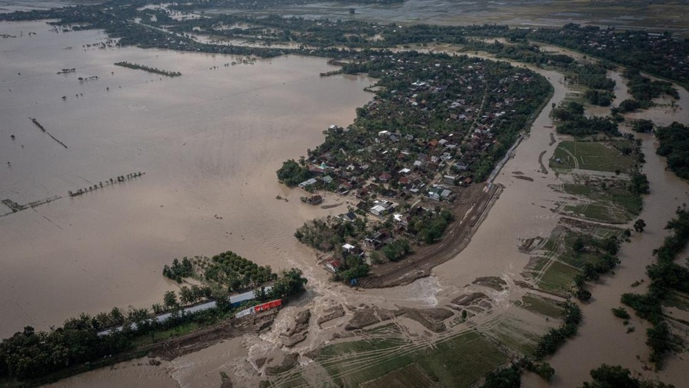 Gawat! Banjir Grobogan Putar Balik Rute Kereta, Penumpang Wajib Tahu! 1 Gawat! Banjir Grobogan Putar Balik Rute Kereta, Penumpang Wajib Tahu!