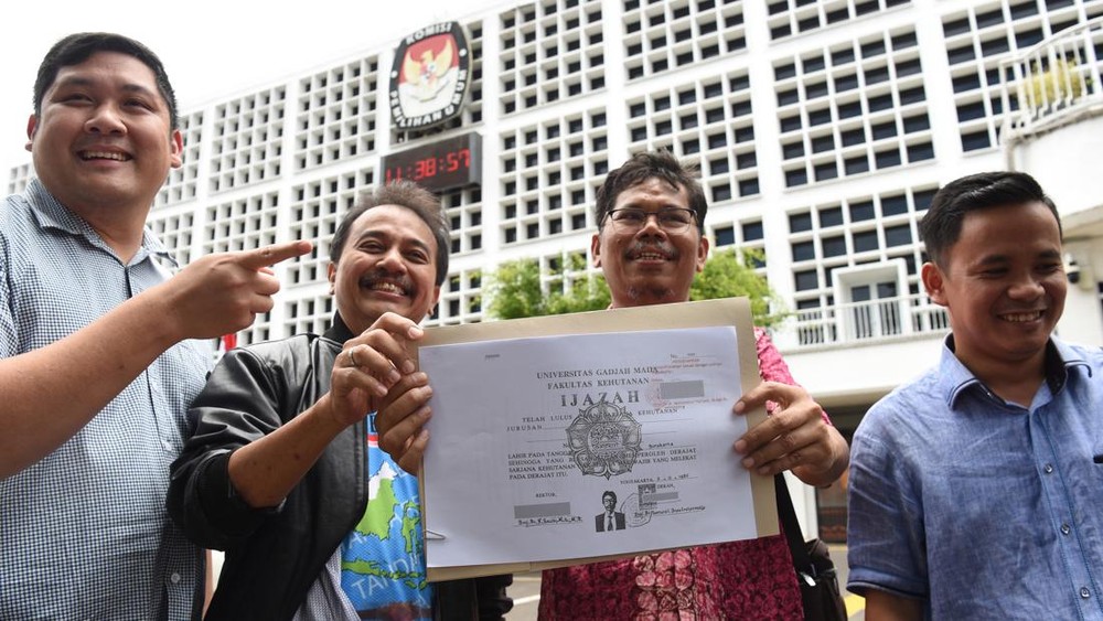 Ijazah Jokowi Palsu? Ahli Baru Ungkap Bukti Mengejutkan!