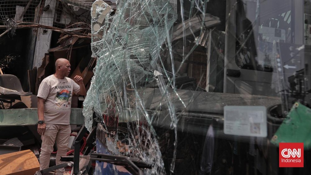 Geger Pagi! Transjakarta Ringsek Parah, Koridor 13 Kacau!