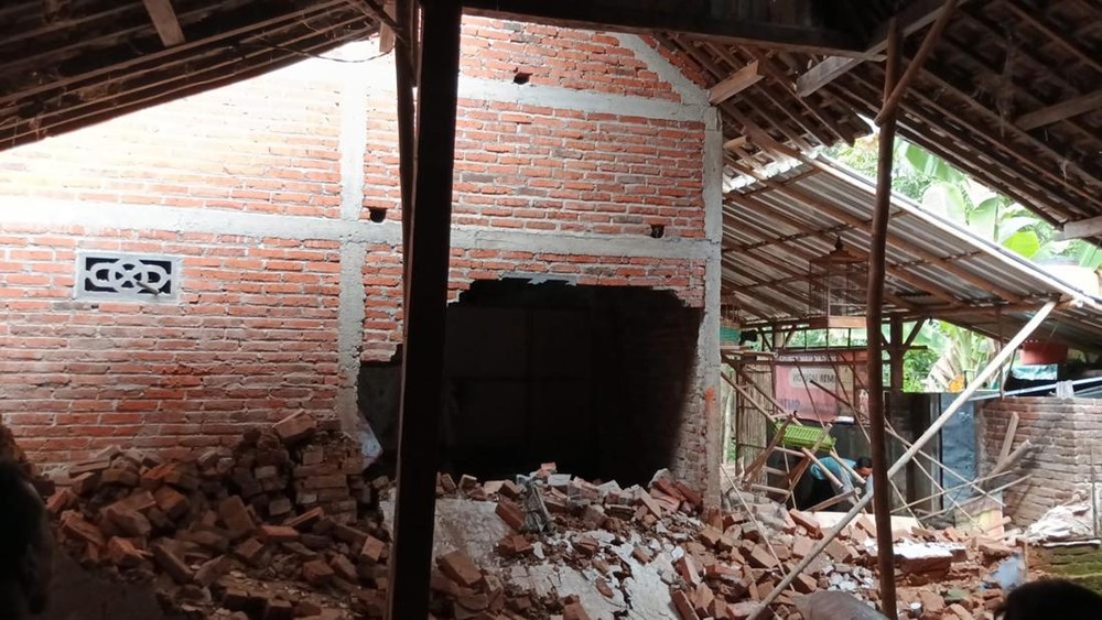 Dampak Gempa Pacitan: 43 Bangunan Rusak, Data Terus Diperbarui!