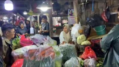 Gawat! Harga Pangan Melonjak, Omzet Pedagang Anjlok 1 Gawat! Harga Pangan Melonjak, Omzet Pedagang Anjlok