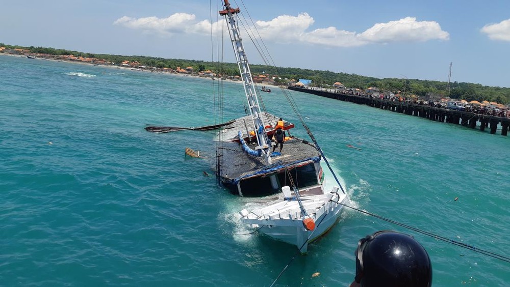 KM Intim Teratai Karam, Evakuasi Dramatis di Maluku!