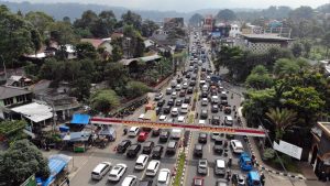 Libur Imlek: Puncak Bogor Bak Lautan Kendaraan!