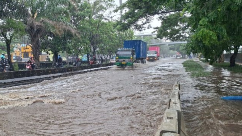 Jakarta Lumpuh! Banjir Rendam 9 RT, Ratusan Mengungsi
