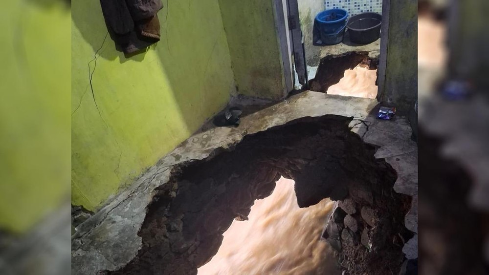 Tragis! Ibu di Bandung Hilang Ditelan Sungai Cijagra