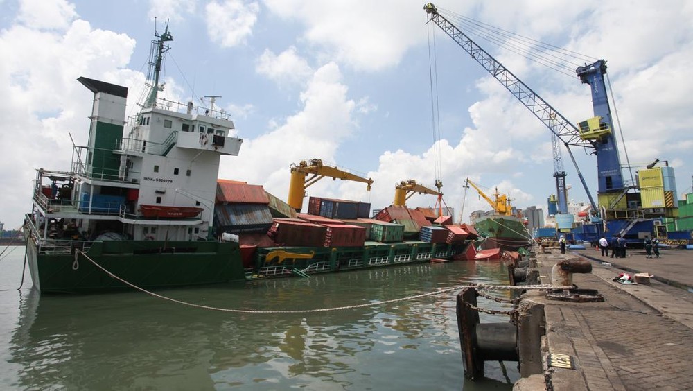 Horor di Pelabuhan! Kapal Oleng, Pekerja Tewas Tenggelam