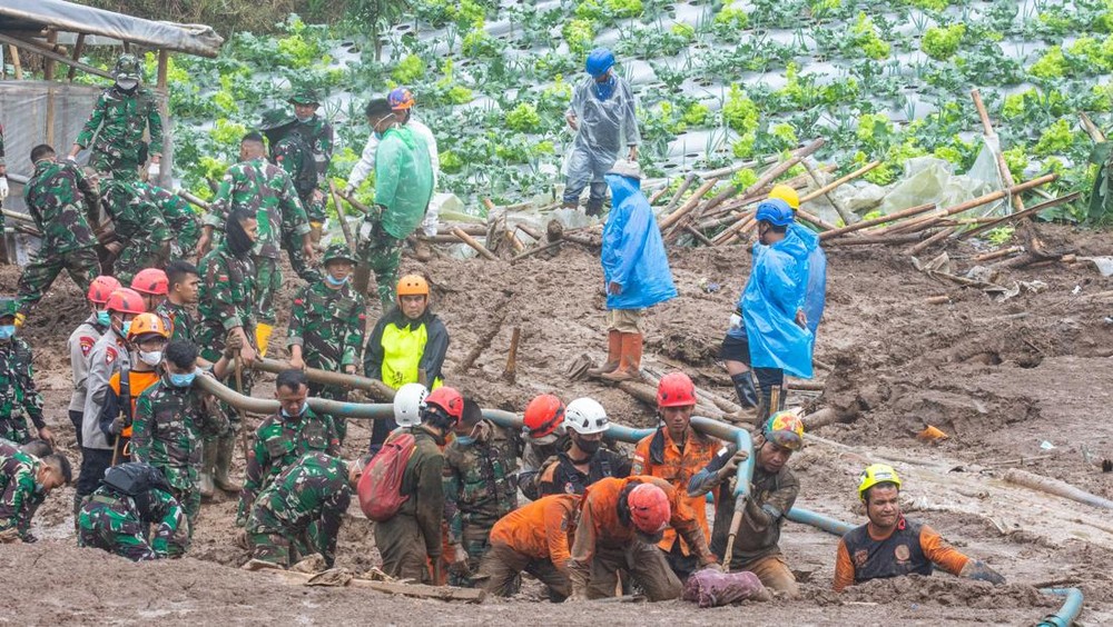 Misteri 6 Korban Longsor Cisarua: TNI AL Ikut Hilang!