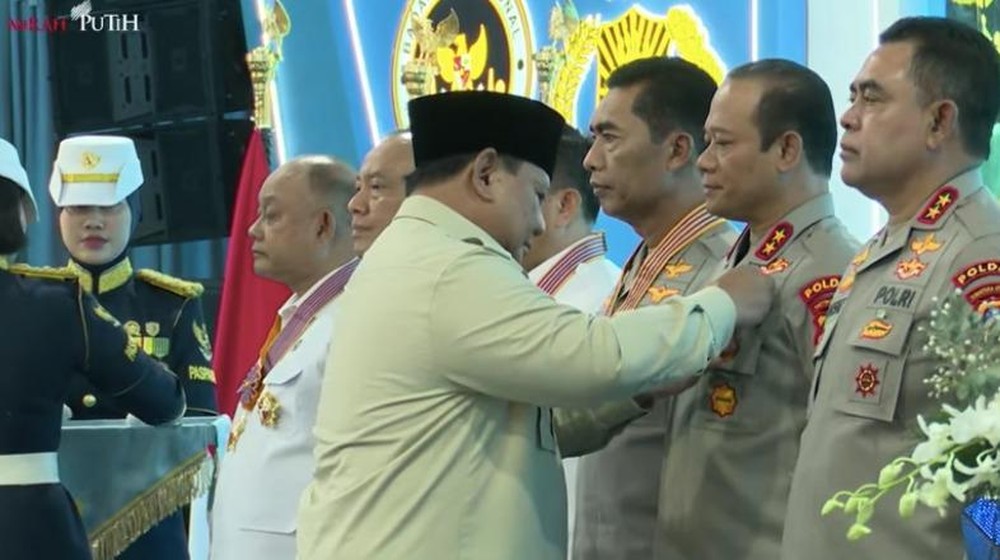Prabowo Anugerahkan Bintang Jasa, Ada Wakapolri & Irwasum!