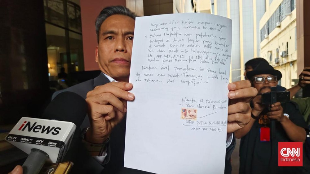 Eks Kapolres Bima Kota Buka Suara: Bantah Jatah Bandar! 1 Eks Kapolres Bima Kota Buka Suara: Bantah Jatah Bandar!