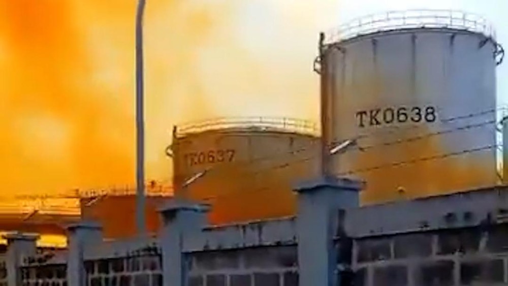 Cilegon Gempar! Asap Oranye Selimuti Pabrik, Ini Faktanya! 1 Cilegon Gempar! Asap Oranye Selimuti Pabrik, Ini Faktanya!