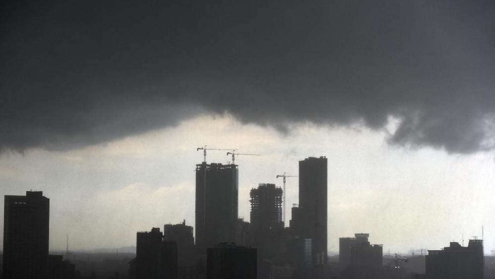 Jatim Siaga! Cuaca Ekstrem Hantui 10 Hari Akibat Siklon Narelle 1 Jatim Siaga! Cuaca Ekstrem Hantui 10 Hari Akibat Siklon Narelle