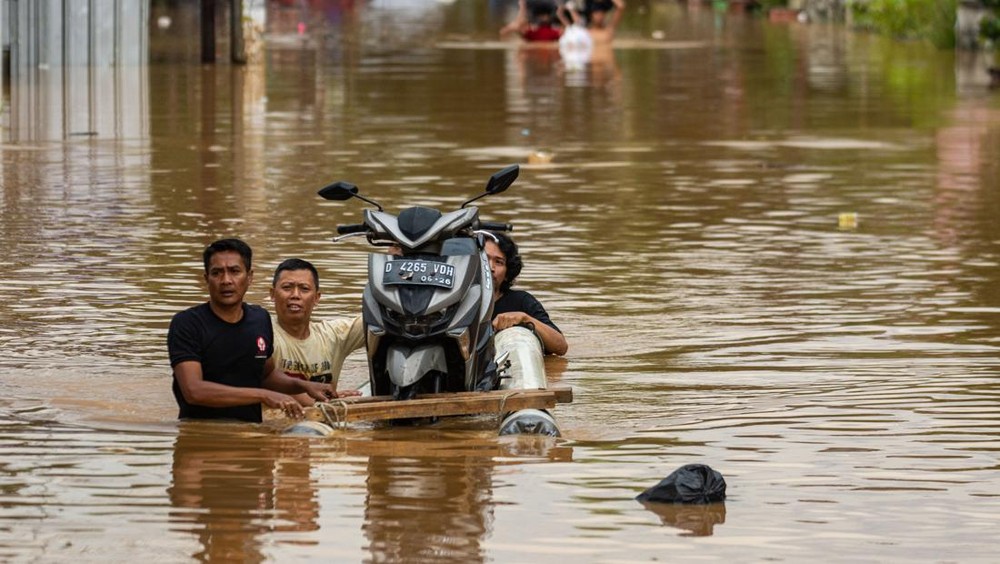 Bencana Ganda di Bandung: Ratusan KK Terdampak!