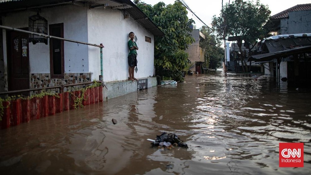 Jakarta Lumpuh! Ciliwung Mengamuk, Puluhan RT Terendam!