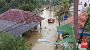 Tangerang Darurat Banjir: Ribuan Warga Mengungsi, Sungai Cimanceri Mengamuk!