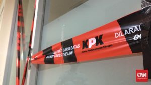 Tulungagung Gempar! KPK Segel Kantor Dinas Usai OTT!