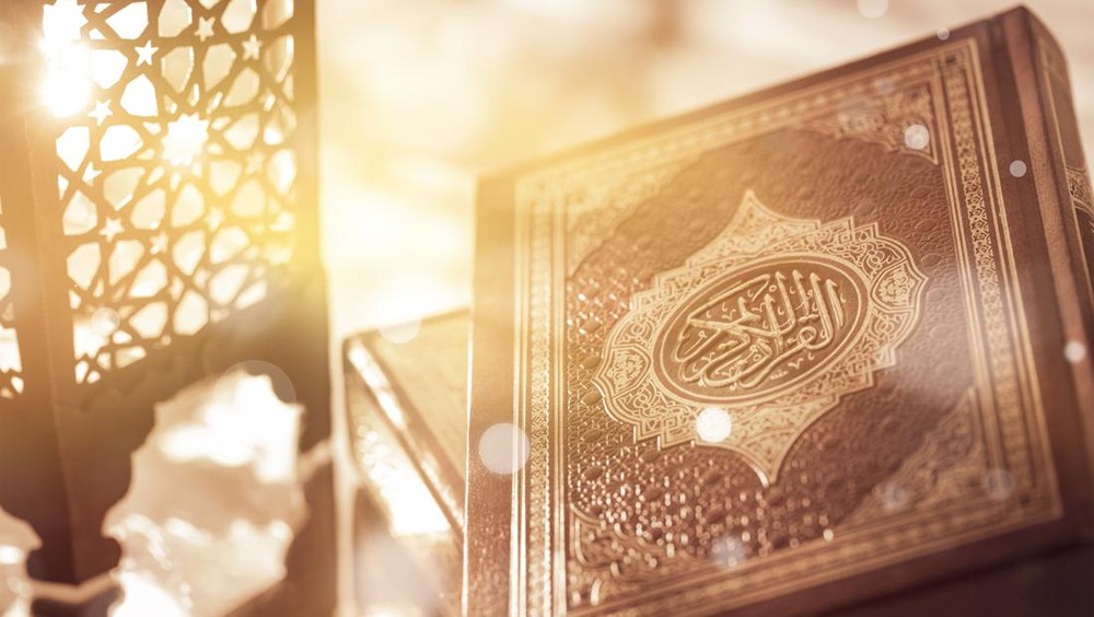 Demi Bedak dan Parfum, Wanita Nekat Injak Al-Qur'an, Berujung Bui!