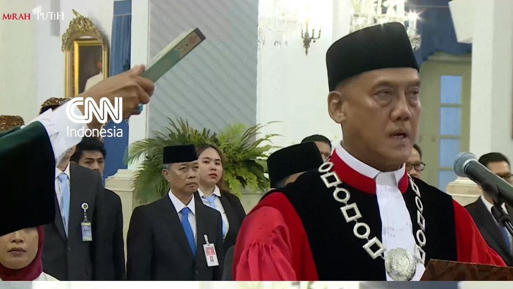 Momen Bersejarah! Liliek Prisbawono Resmi Hakim MK
