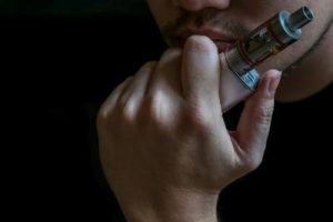 Wacana Larangan Vape: Ekonomi Terancam, Pasar Gelap Mengintai!