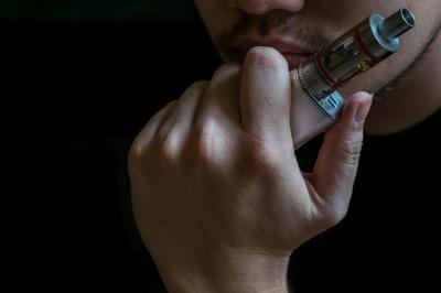 Wacana Larangan Vape: Ekonomi Terancam, Pasar Gelap Mengintai! 1 Wacana Larangan Vape: Ekonomi Terancam, Pasar Gelap Mengintai!