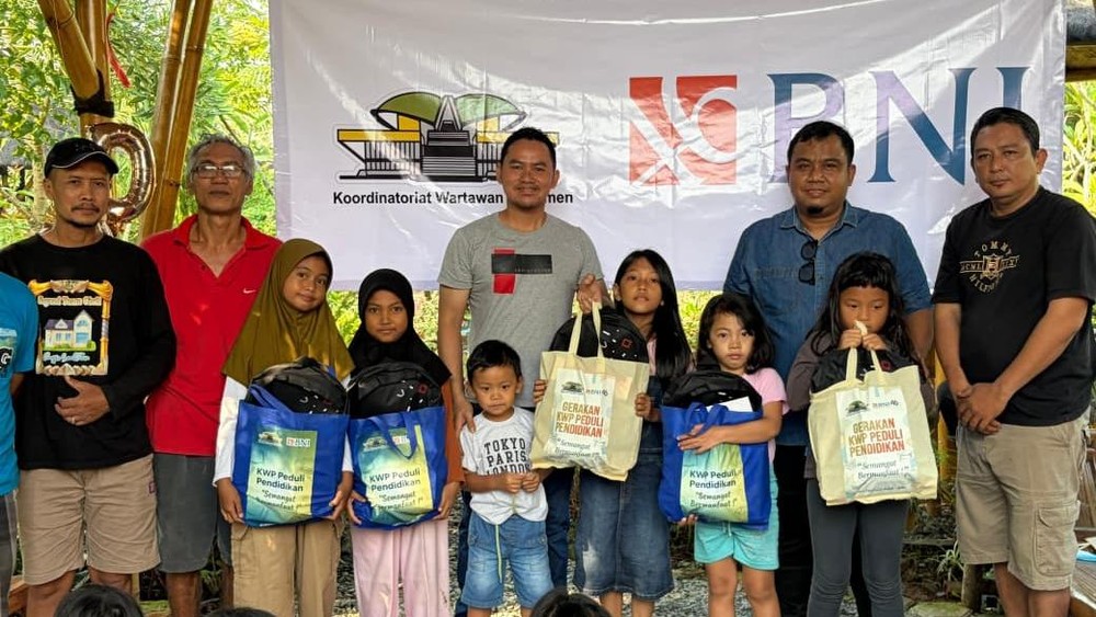 Ribuan Siswa Tersenyum! KWP & BNI Beri Kejutan Pendidikan! 1 Ribuan Siswa Tersenyum! KWP & BNI Beri Kejutan Pendidikan!