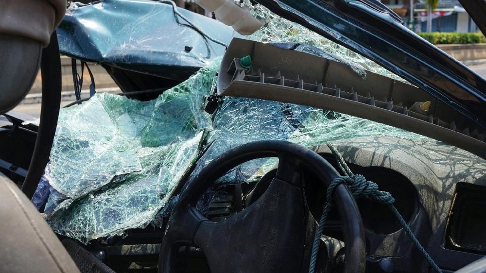 Detik-detik Maut di Tol Cijago: Avanza Hantam Truk, Nyawa Melayang! 1 Detik-detik Maut di Tol Cijago: Avanza Hantam Truk, Nyawa Melayang!