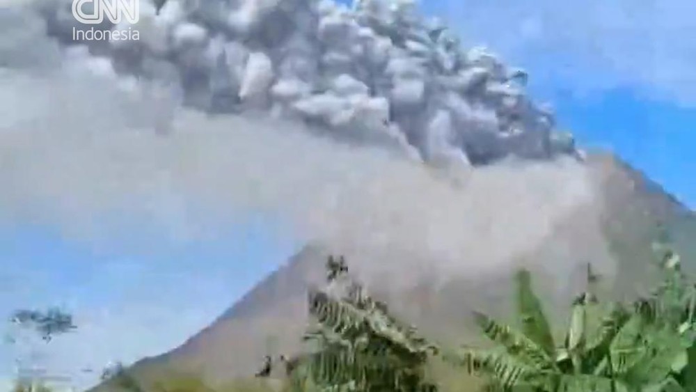 Sinabung Menggila! Kolom Abu Setinggi 3,5 Km Menghitam 1 Sinabung Menggila! Kolom Abu Setinggi 3,5 Km Menghitam