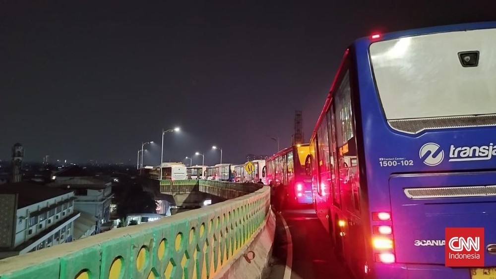 Jalur Langit Transjakarta Kacau! Truk Mogok Biang Keroknya 1 Jalur Langit Transjakarta Kacau! Truk Mogok Biang Keroknya