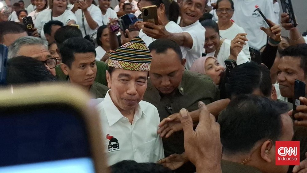 Jokowi Bergerak Cepat! Langsung Temui Korban Gempa Sikka! 1 Jokowi Bergerak Cepat! Langsung Temui Korban Gempa Sikka!