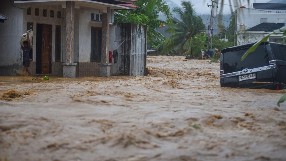Padang Dikepung Banjir Bandang Dahsyat 1 Padang Dikepung Banjir Bandang Dahsyat